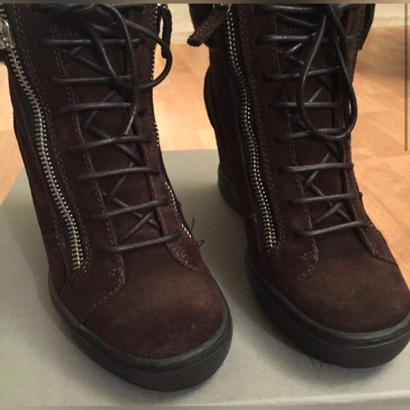 Giuseppe Zanotti Suede Fur Booties 🤎🎀 - Picture 2 of 4